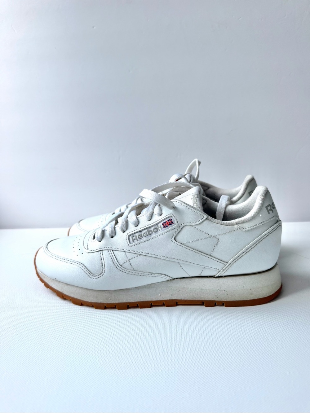 Reebok Classic Leather Women’s 7 White Gum Sole Sneakers Shoes 059503
